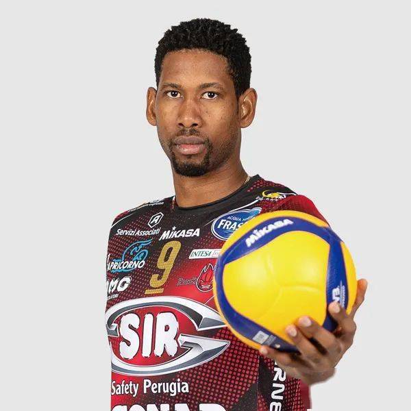 排球王莱昂亲口确认,将离开佩鲁贾,坦言还能再打8年_必备_教练_未来的