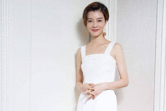 车晓:出生于艺术之家,嫁给百亿首富闪婚闪离,现在的她太迷人了_表演