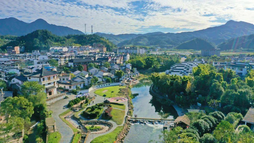 汝城县城旁有一予乐湾,相传为当年"太极图"原址,高处俯瞰可以看到耒水