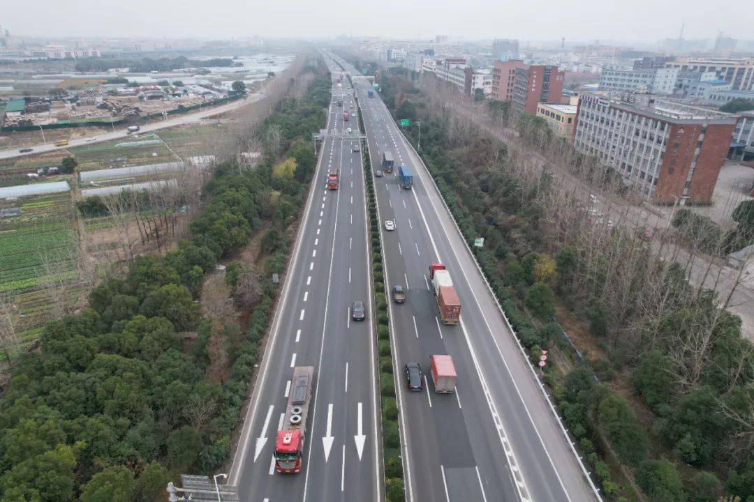 杭甬高速公路杭绍段实施客车差异化收费,对仅往返杭甬高速公路萧山