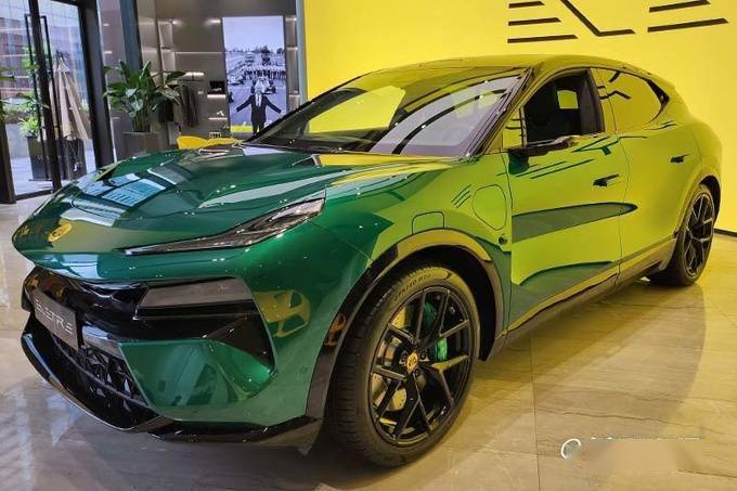 主动后轮转向,智能防侧倾控制系统,pdlc智能全景天幕,无框电动吸合门