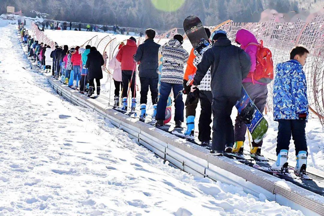 青州驼山滑雪场教练图片