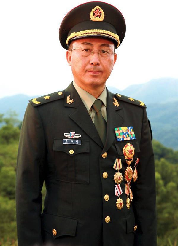 "战斗英雄"韦昌进,履新职_军区_海南省_颁奖仪式