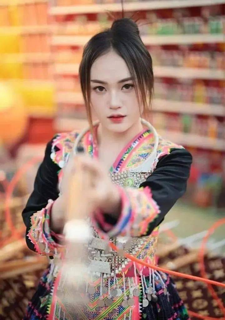 老挝苗族过新年,摄影师镜头下的苗族女孩太哇塞了!