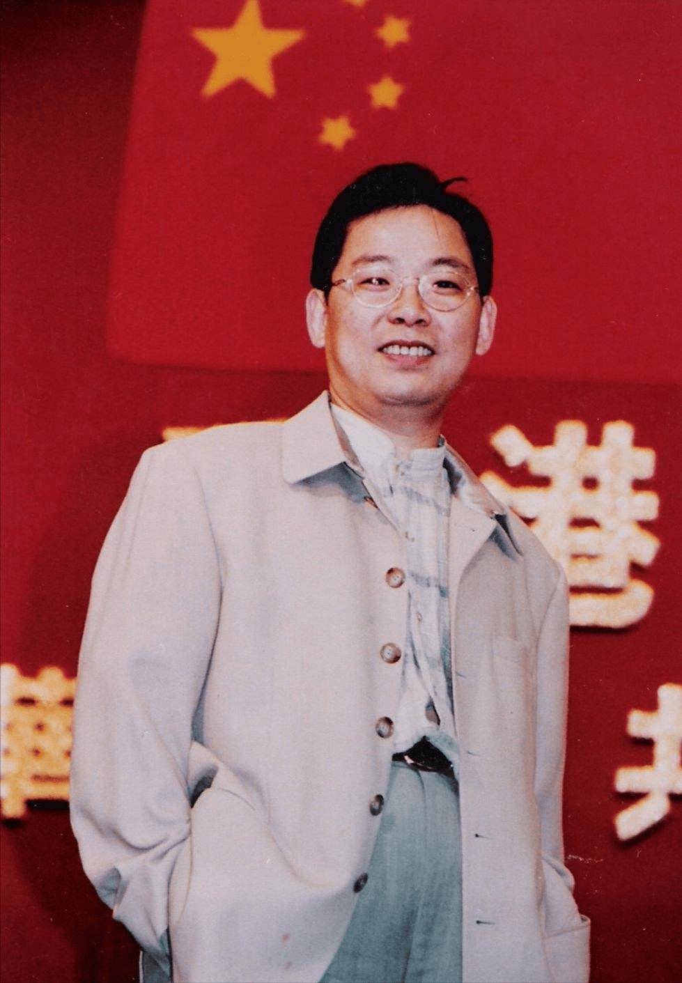 张明敏他就是著名爱国歌手为举办亚运会出力最后筹集60万全部捐出