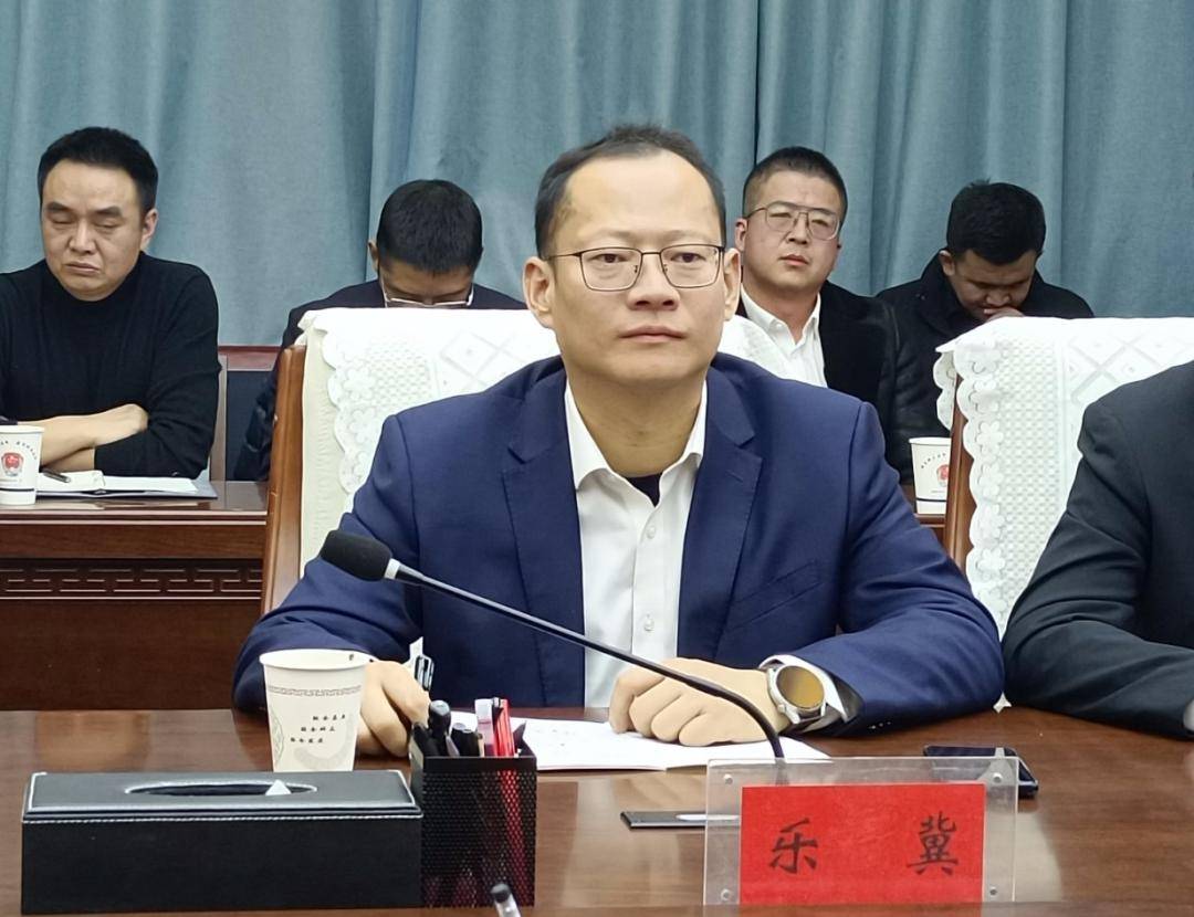 甘肃驰擎新材科技有限公司总经理赵斌分别代表双方签订了项目合作协议