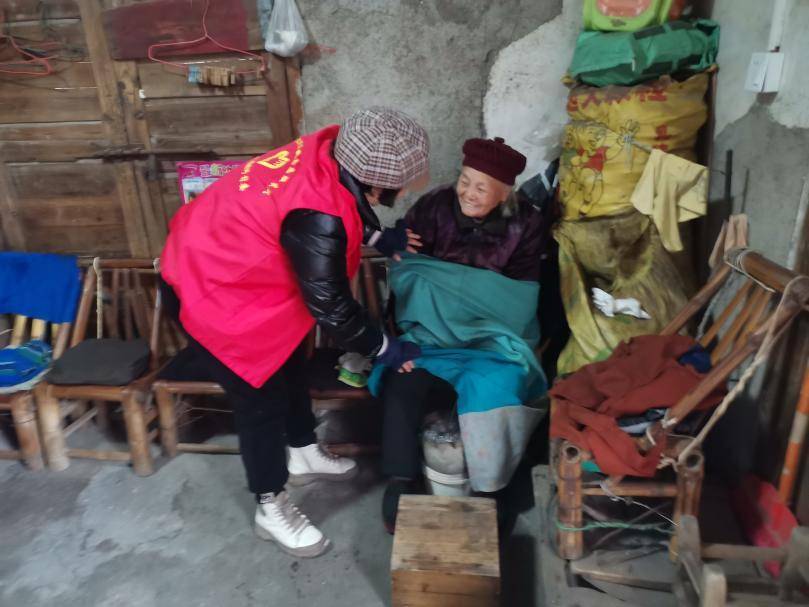 暖心之行:雪中探访孤寡老人,浓浓关怀暖人心_居民_姚圩_生活