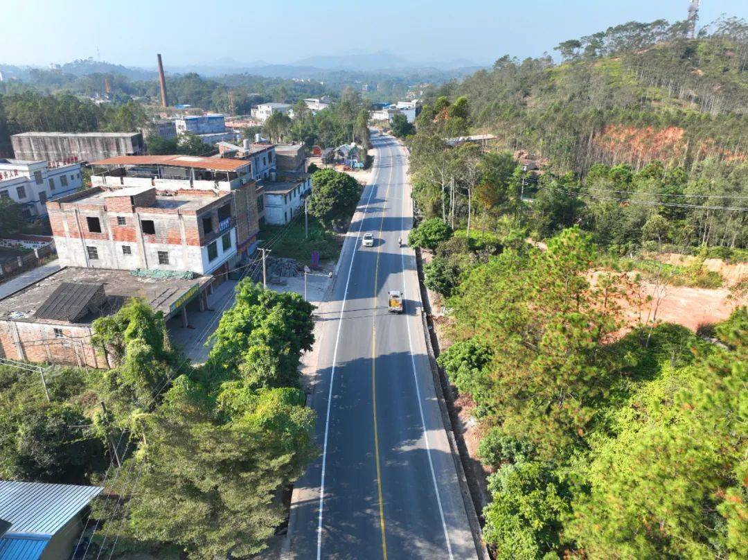 省道206线荔浦至廉江公路陆川县乌石镇路段大修后该路段是广西陆川县