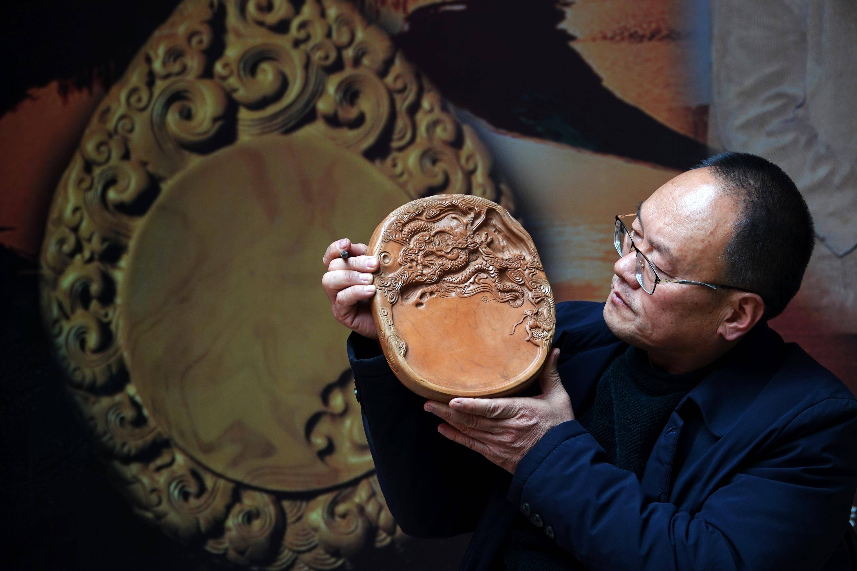 一捧汾河土 千年澄泥砚