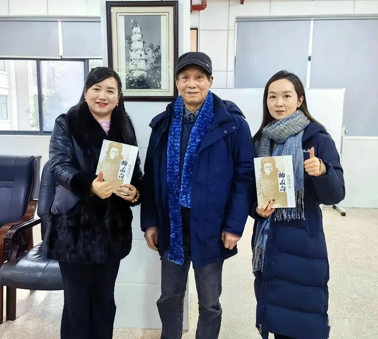 常德市二中校友徐隆广捐赠书籍回馈母校_先生_孟奇_精神感召