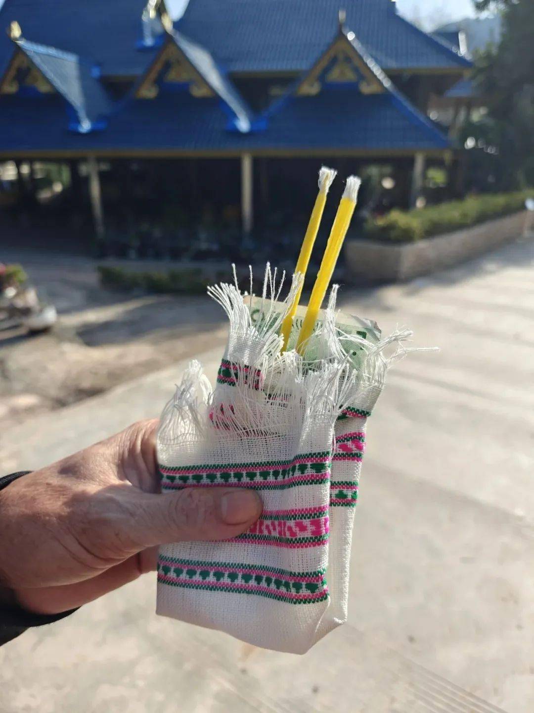 赕萨拉傣族人民的托物寄哀思