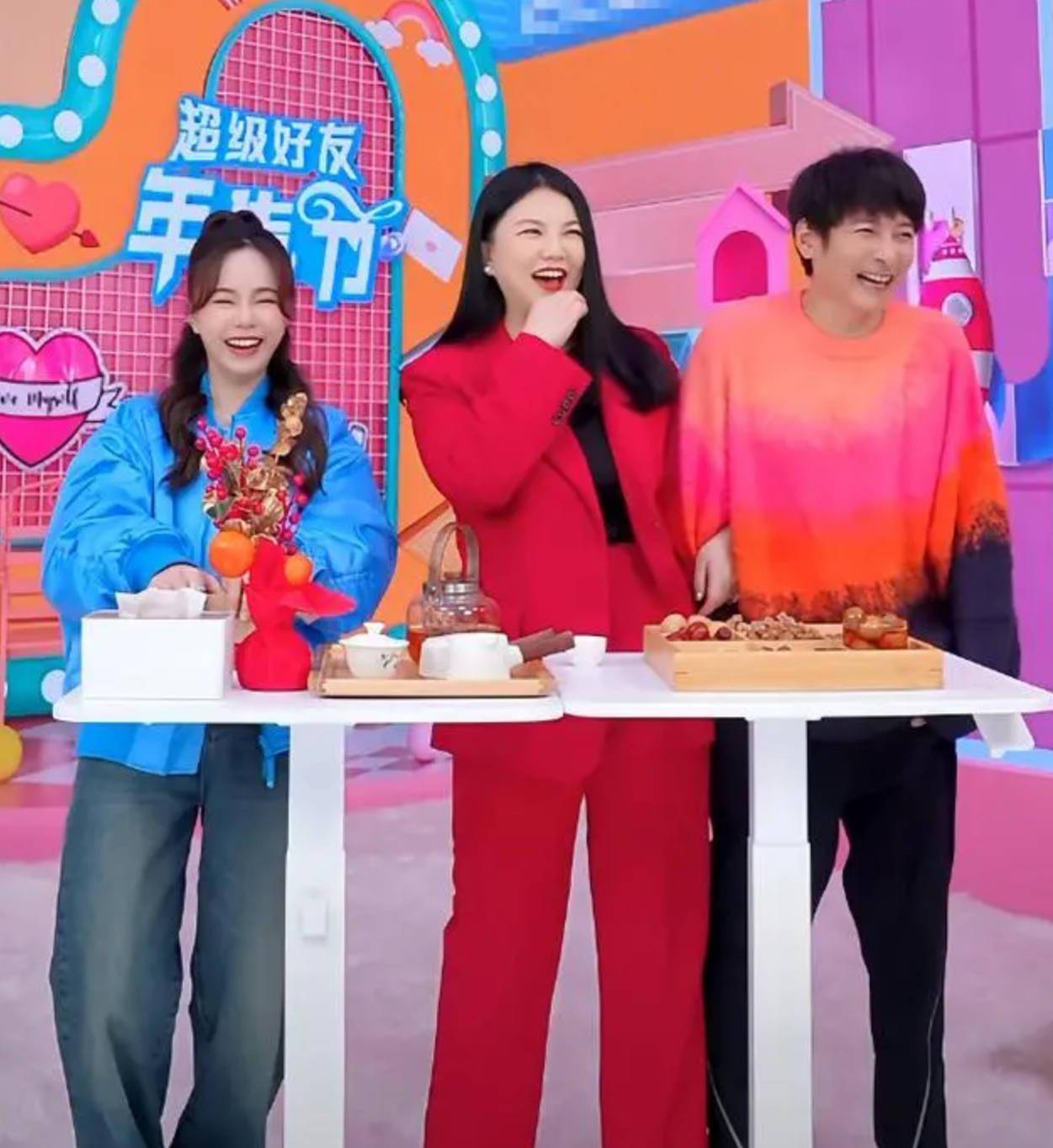 李湘复工与李维嘉再度同台,曾宣布"我已退休"