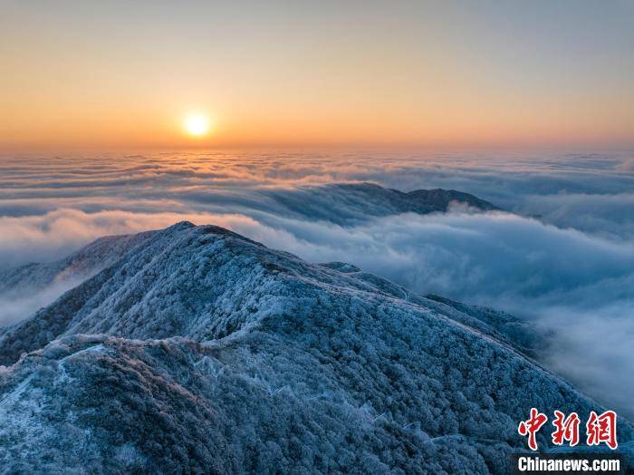 雷公山雪景图片图片