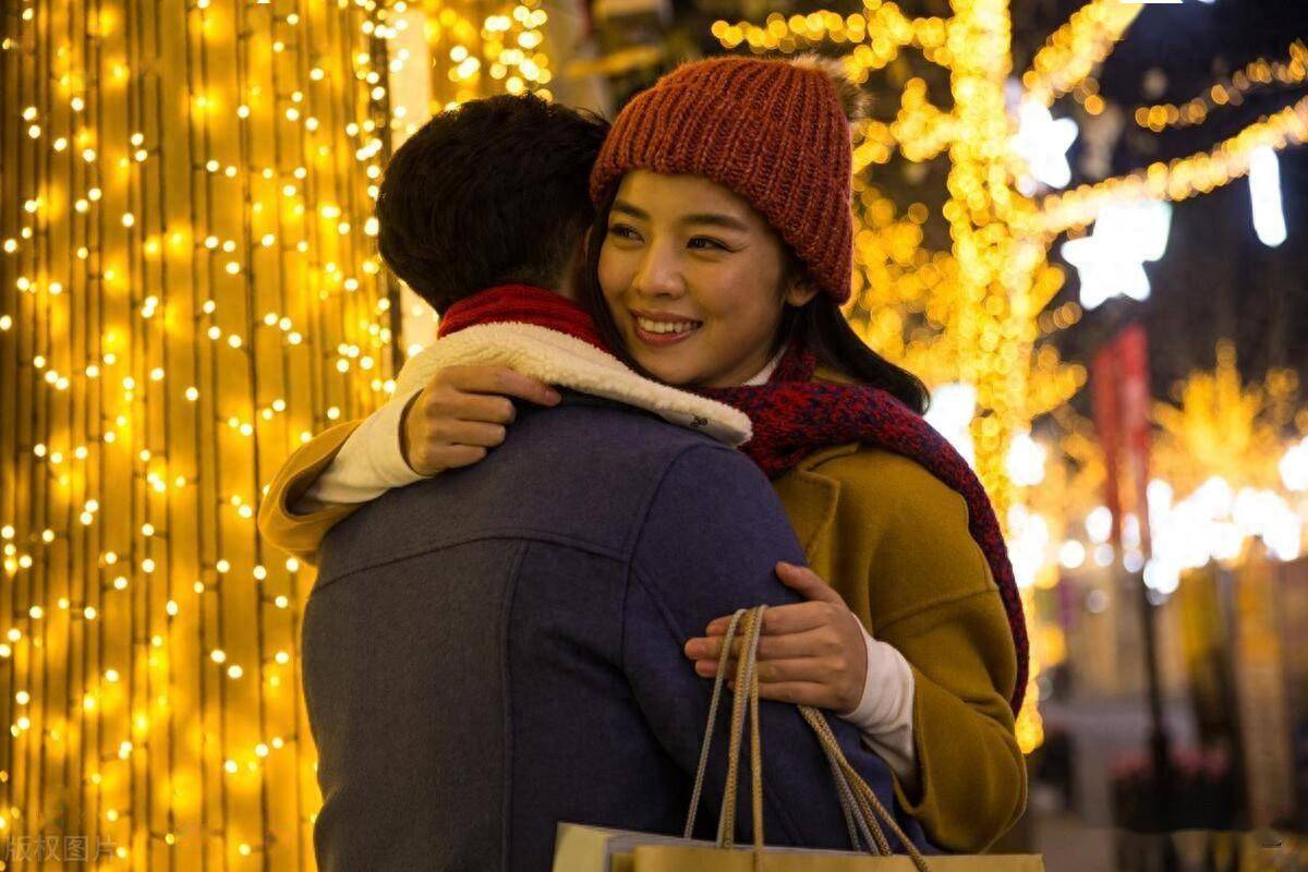 今晚高雄突然變好冷🥶 身為南部人實在不習慣冷冷的天跑步🏃\u200d♀️😩 跑時身體都鬆不開，想到下個月的富邦馬開始害怕😱 跪求跑 友們冬季馬拉松的穿搭技巧？, image size:1200x800