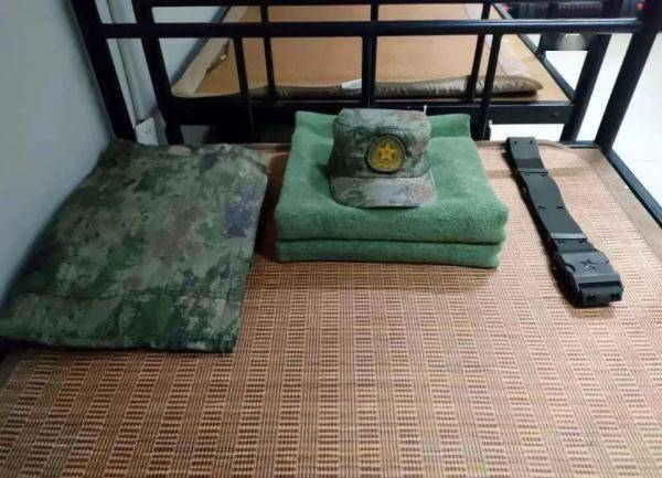 退役后住一个宿舍会怎样?_服役_刘炳_毛鹏飞