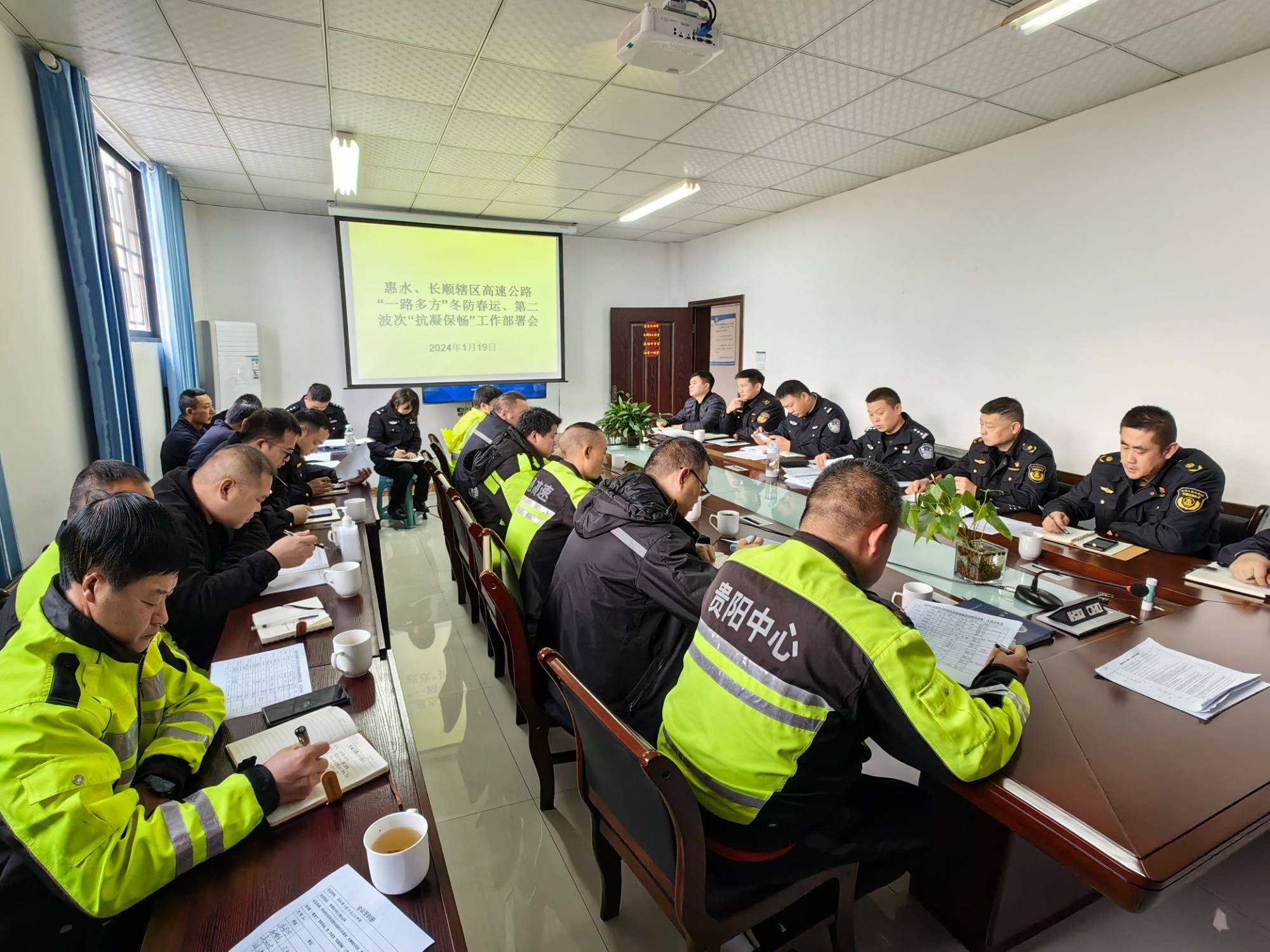 【抗凝保畅进行时】贵州惠水交通人闻令而动向险而行_天气_高速公路