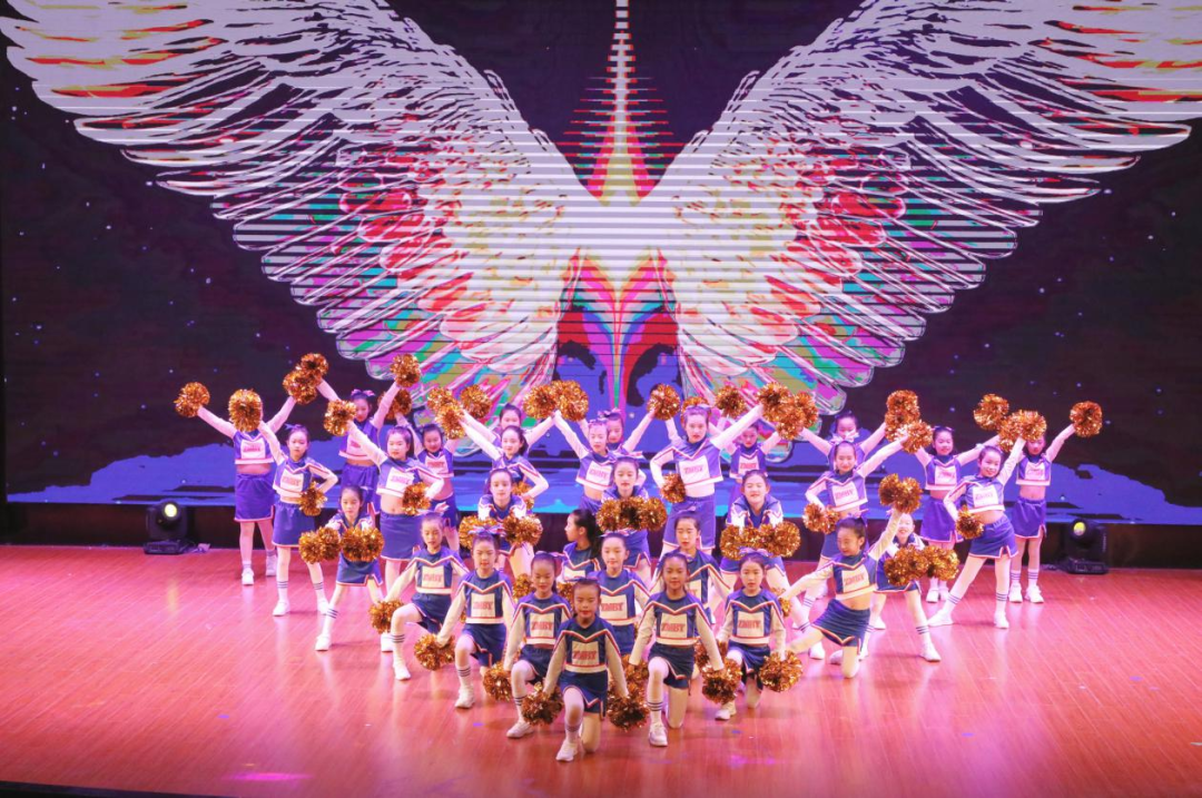 360多名学生用舞蹈迎新春,来看