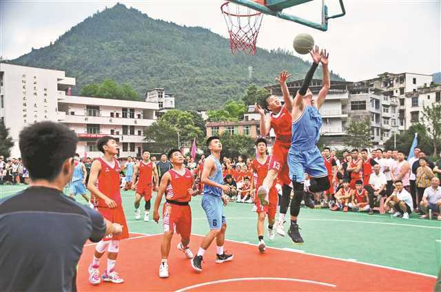 2023年7月10日,酉陽縣興隆鎮興隆中學,來自機關,學校和各個村的近十