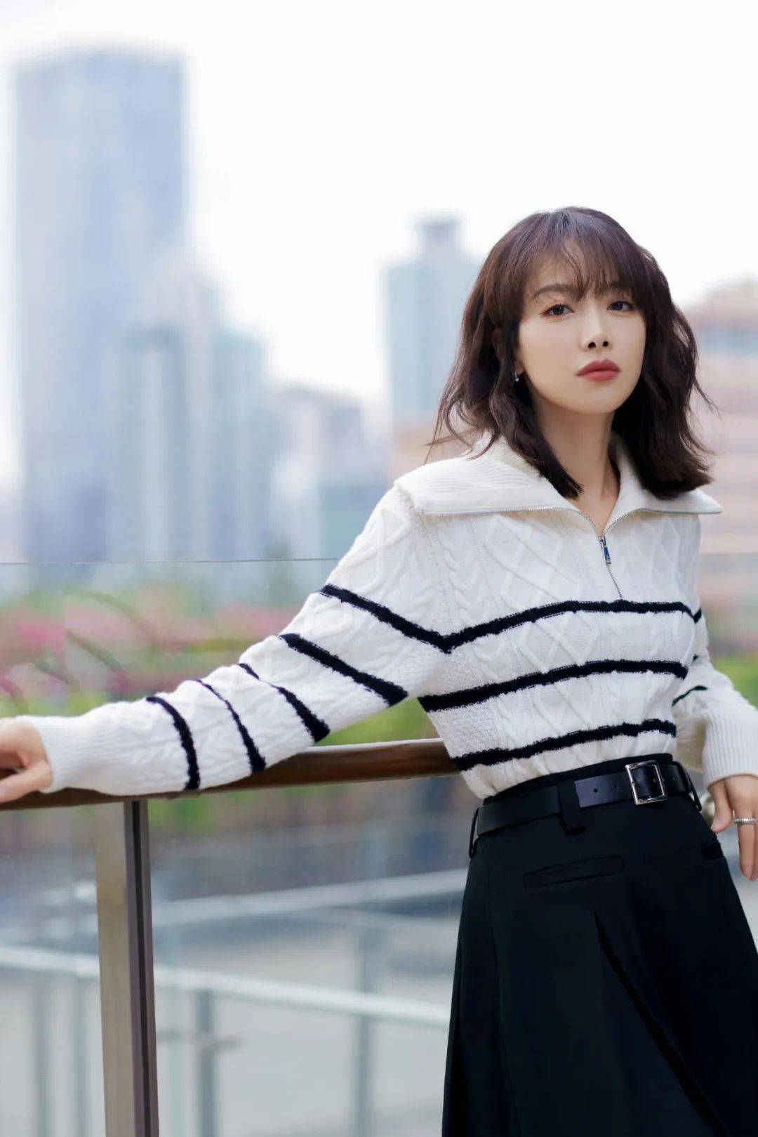 新年卷发怎么烫才能有周雨彤这效果?_高层次_头发_发型