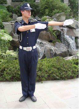 干货:物业保安18个规范动作分解_姿势_要领_自然