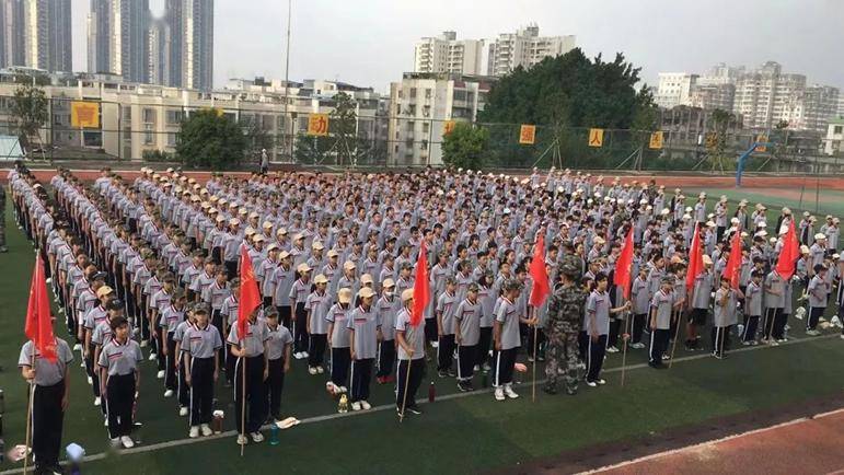 荆州东方红中学校服图片