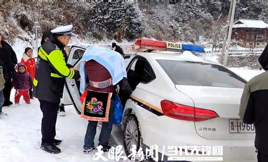 黔東南公安交警演繹風雪