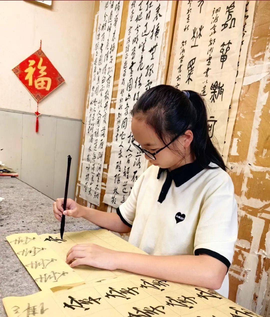 滕竟羽,舟山市定海小学学校大队长,六(3)班班长,一个充满爱心