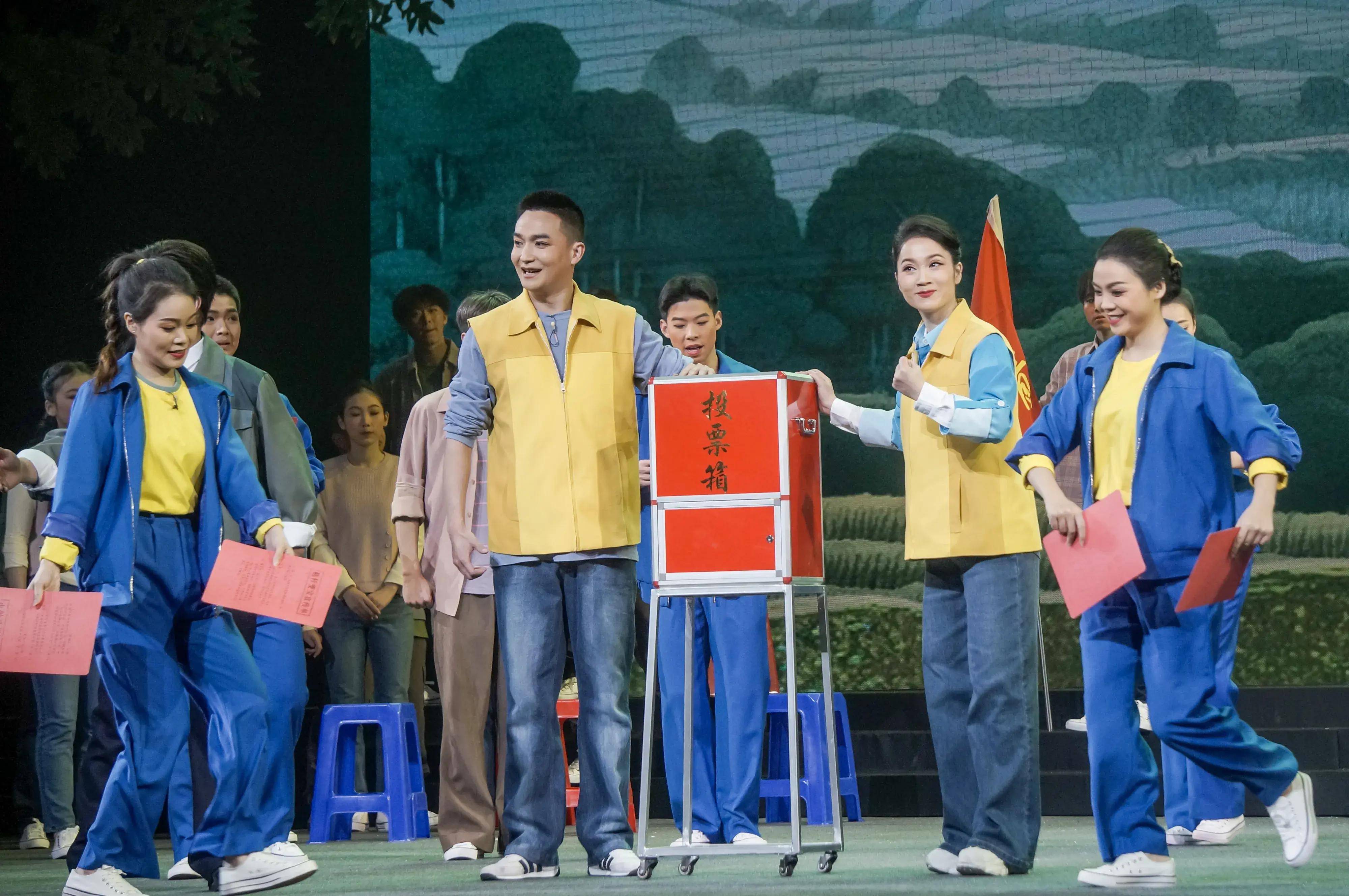 特邀国家一级编剧,著名剧作家赵瑞泰担任编剧,国家一级导演童薇薇担任