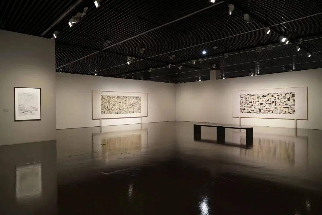 对林风眠与吴冠中艺术探索的共性加以分析梳理,围绕"中西之调和""笔墨