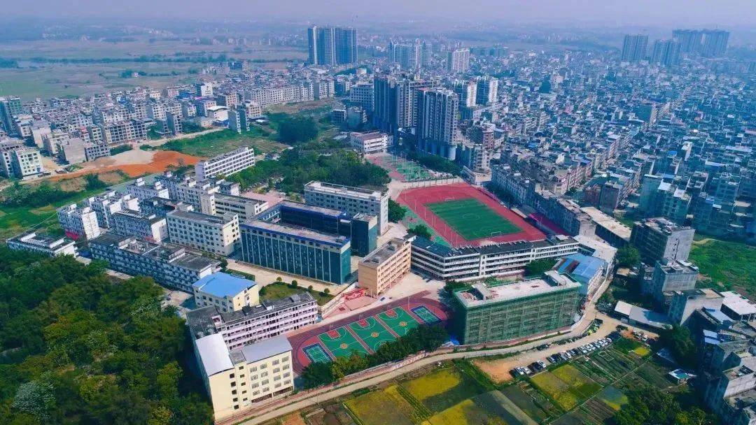 浦北縣第二中學百色高中平果市第二中學百色市田陽區民族高級中學目前