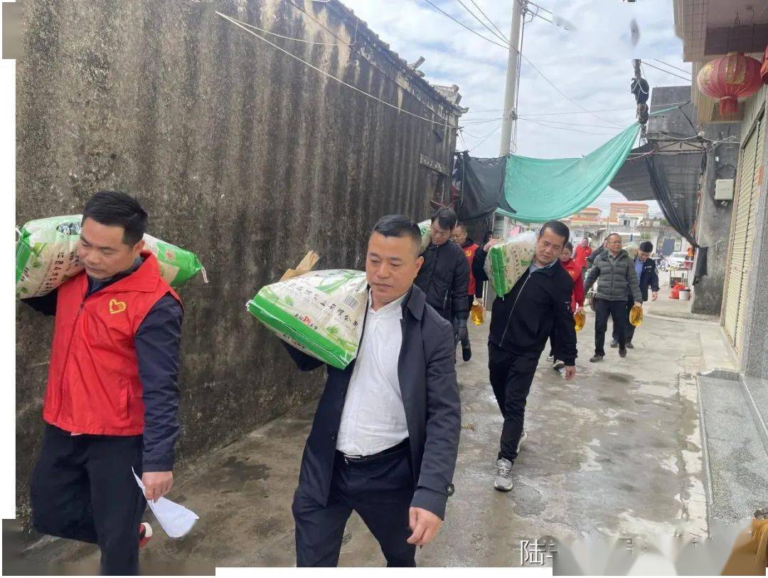 陆丰一乡贤捐赠了这些._碣石镇_新布_慰问