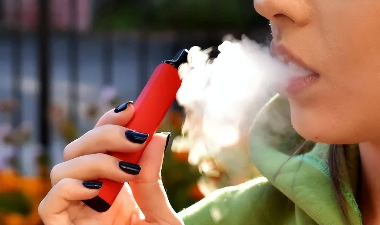 英国宣布禁止一次性电子烟和限制口味,以遏制儿童吸食行为
