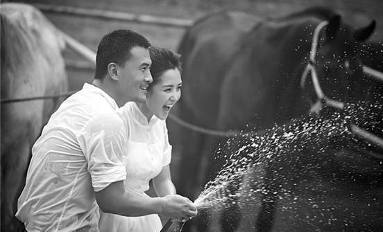 丝雨,清茶,琴音,融于松涛竹海,独处花居,感受健康人生.