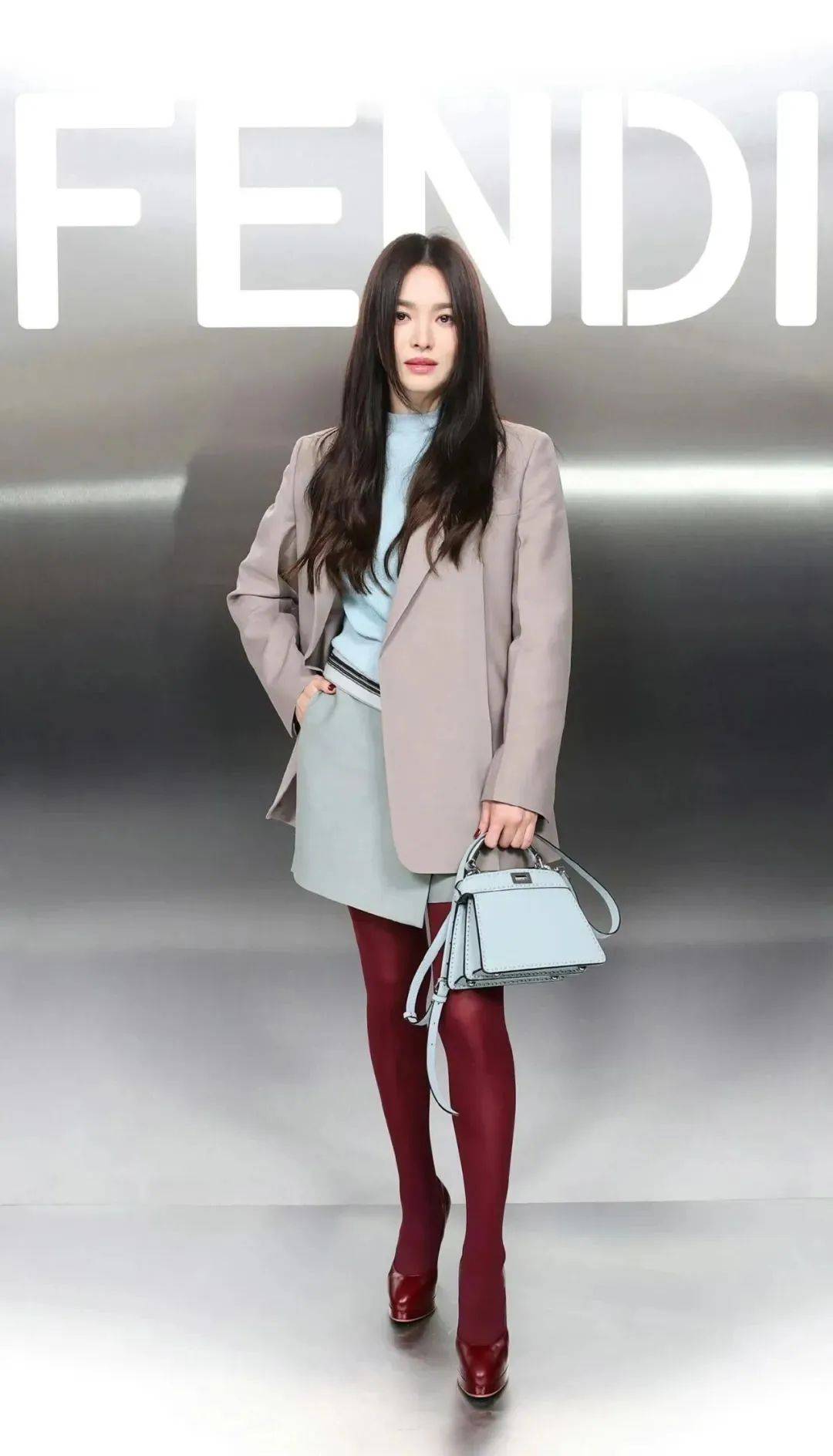 被宋慧乔穿上热搜的这条裤子,真的好搭吗?_灰色_鞋子_颜色