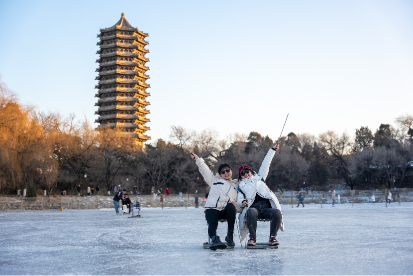 北京建築大學明湖冰場,在寒假期間繼續面向公眾開放,具體開放時間為