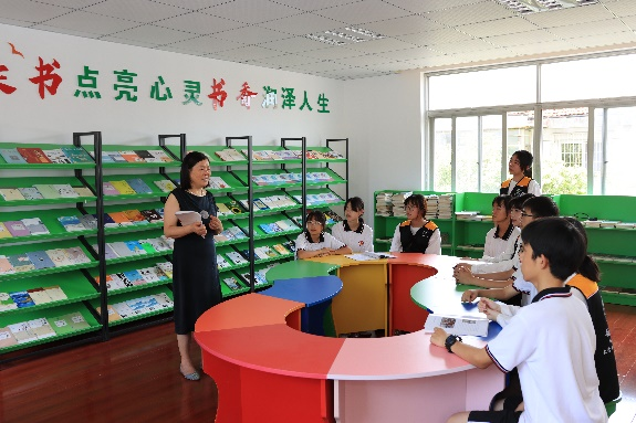 校内指导老师俞婉君,校外指导老师金永潮副校长讲话照片校内指导老师