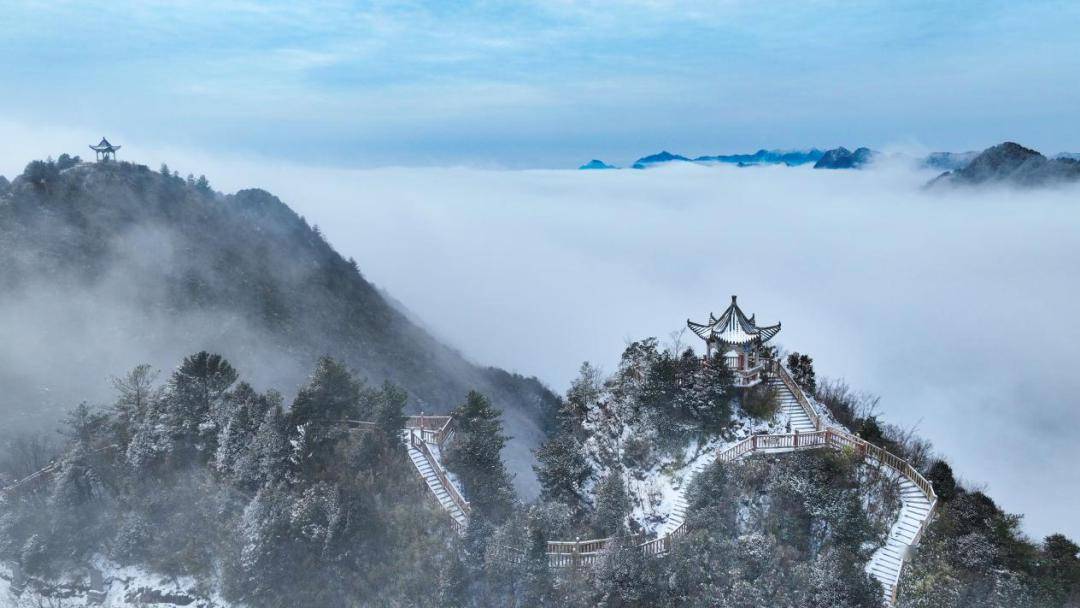 万源:冰雪美景八台山