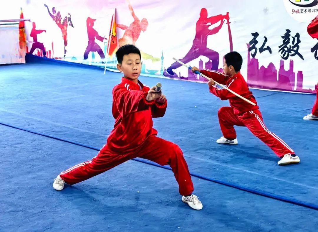 小昱探班2024临洮少儿春晚!弘毅"武术少年"当自强_艺术_中华_赵建民