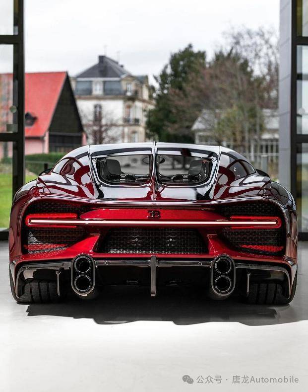 【红色的法兰西亿元战马】布加迪chiron ss "红龙之翼"w16动力心脏
