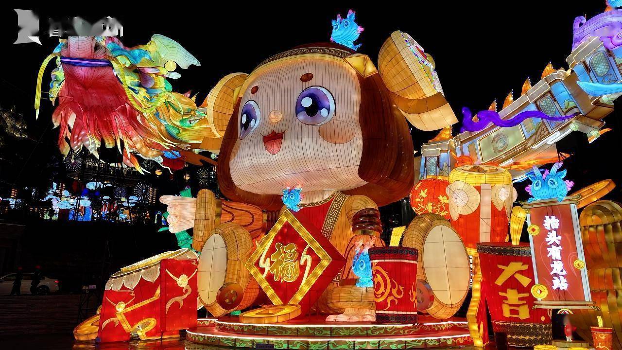 自贡灯会亮眼预展 巨型"鲁班七号" 迎春送福_彩灯_中国_蔡文姬