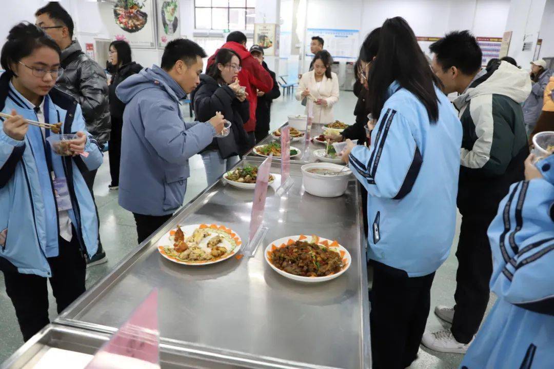 展示食堂员工风采 共享校园美食盛宴——南宁市第一中学第四届厨艺