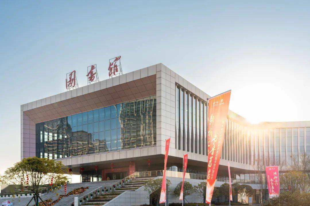 图书馆由企业以轻资产模式运营的并受湖北省鄂州市葛店经开区委托中建