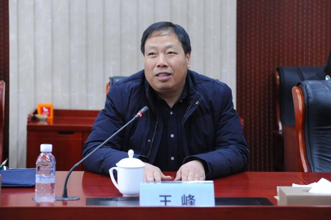 中铁二十一局开展"走基层·送万福"座谈慰问活动,向参加积石山抗震