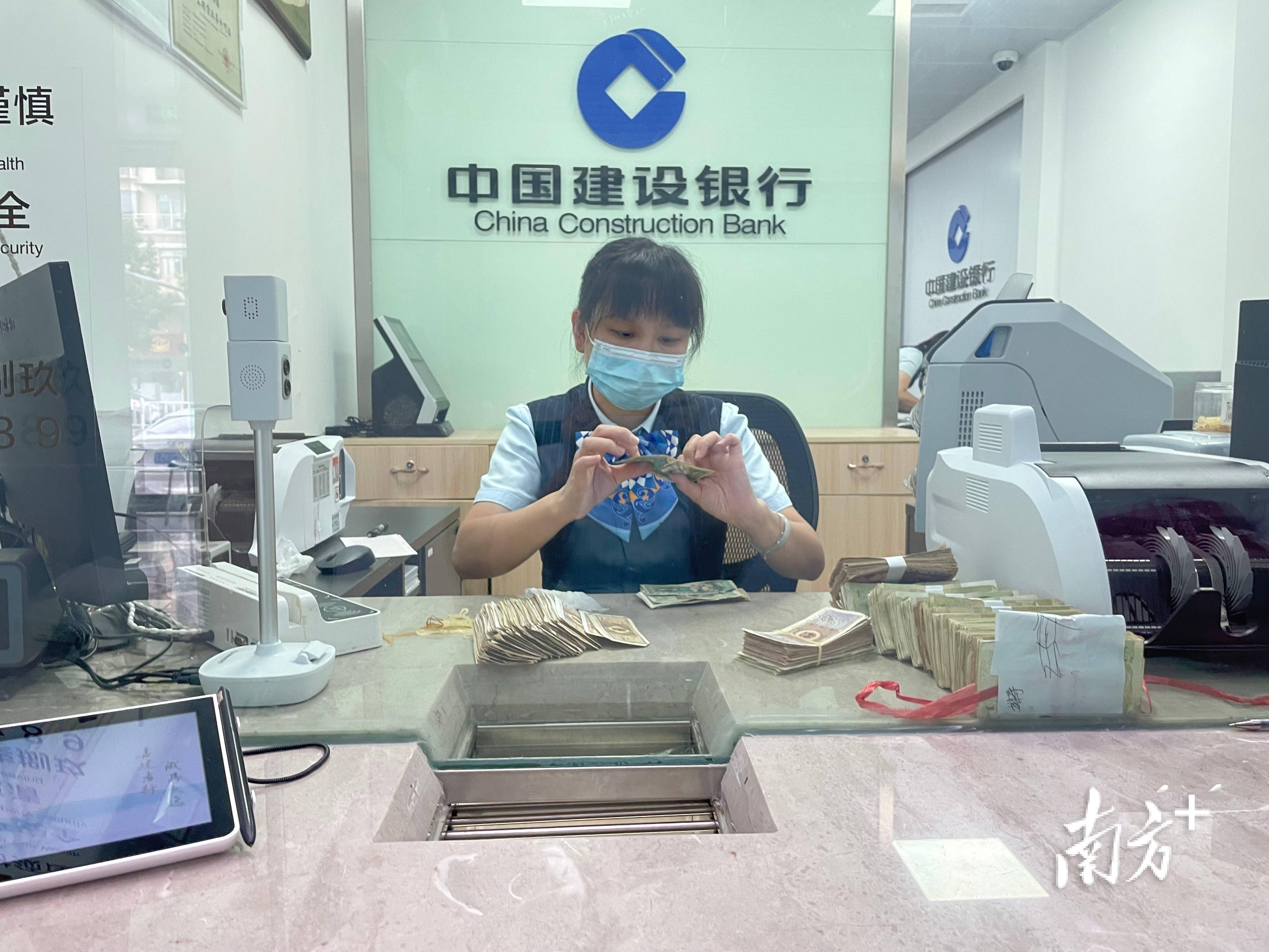 肇庆建行丰富柜面服务内涵和外延,将便民服务落到实处_客户_业务_网点