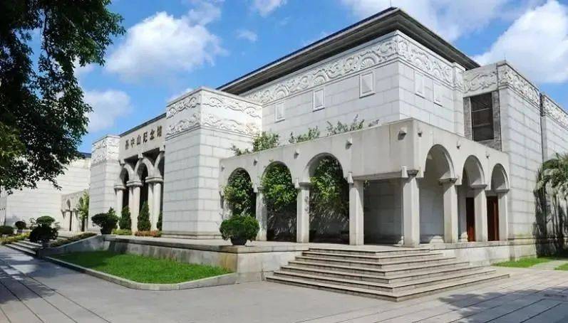 纪念馆展示区分为孙中山故居,孙中山生平事迹展览和翠亨民居三个区域