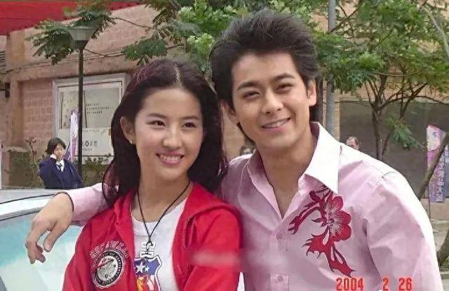 17岁的刘亦菲与30岁的林志颖,那时候的他们郎才女貌,天生一对_魅力