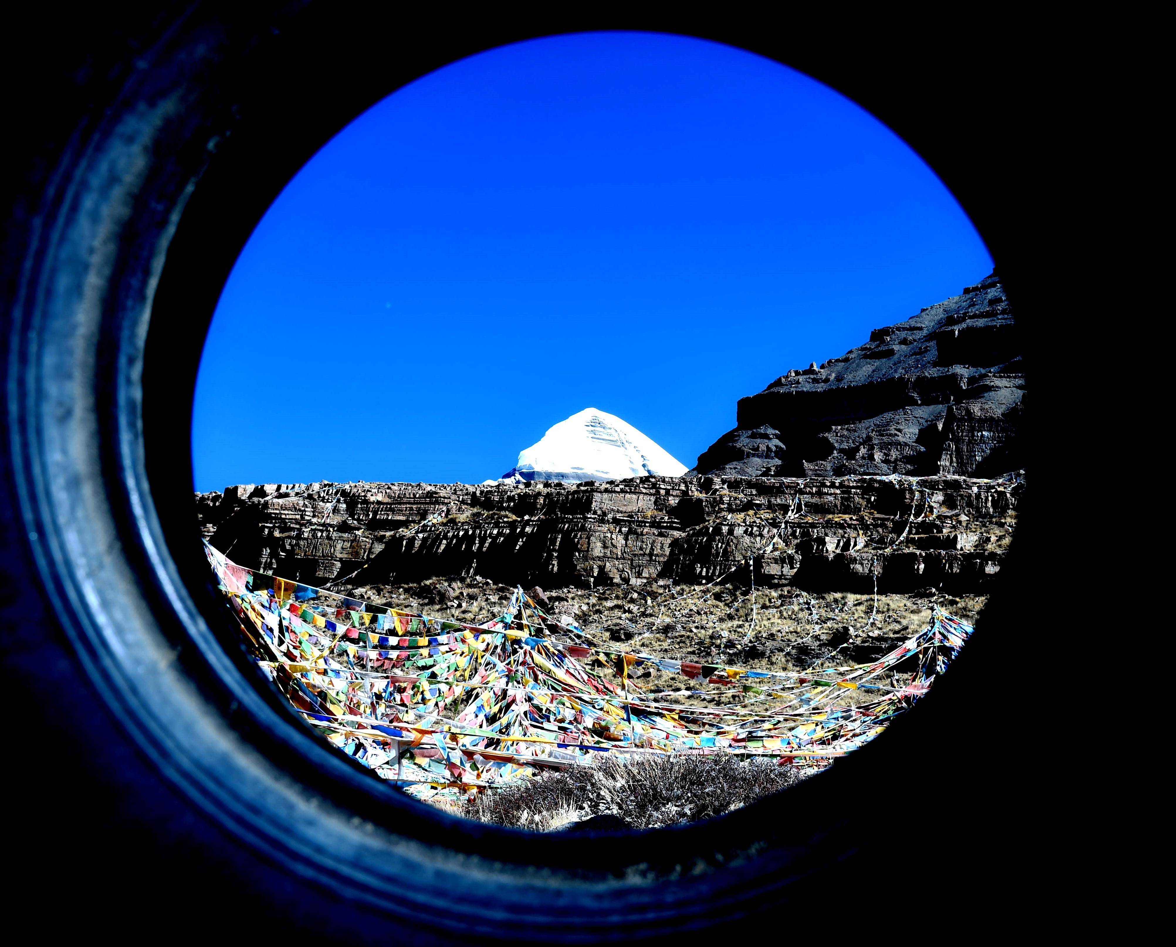 美丽中国丨晴空下的冈仁波齐