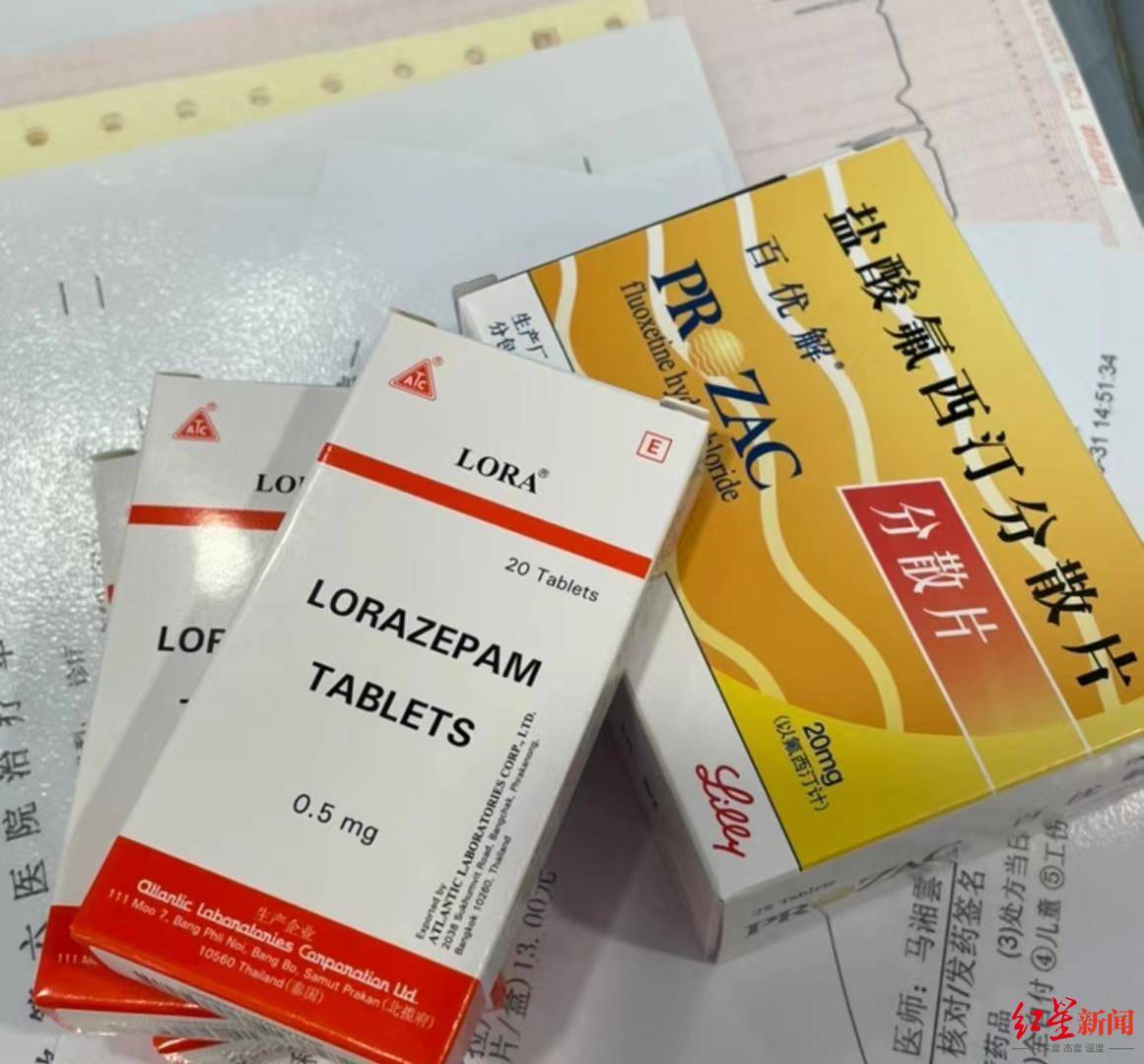 强，不觉得自己的孩子是会抑郁的孩子，让小张少吃医院开的精神类药物。▲小张患病后日常服用的药物这直接导