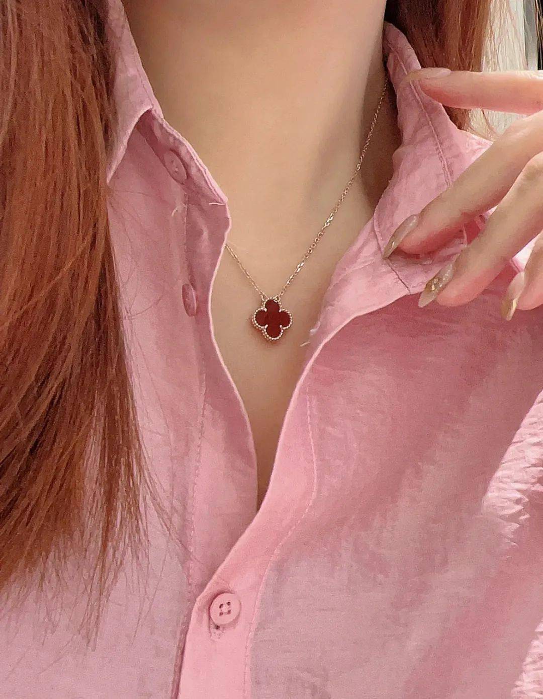 精致小巧的外表瞬间俘获万千美少女的心 优雅绝绝子链条全部从国外订