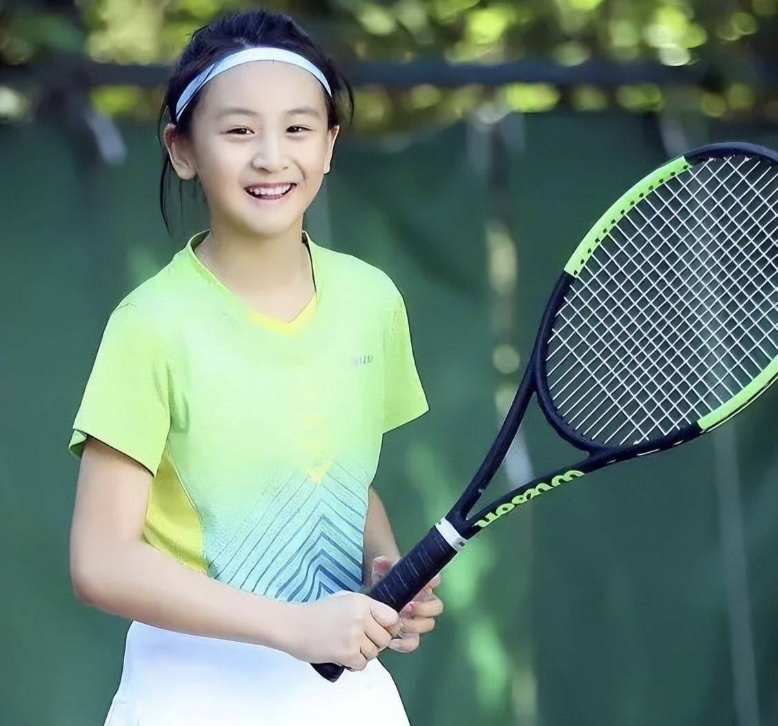 公开森碟训练照肌肉发达成金刚芭比,晒得黑白分明_打网球_阳光_潮流